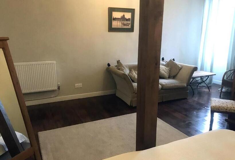 수피리어 룸, Au Plech