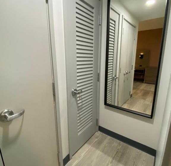 ジュニアスイート, Rolo Beach