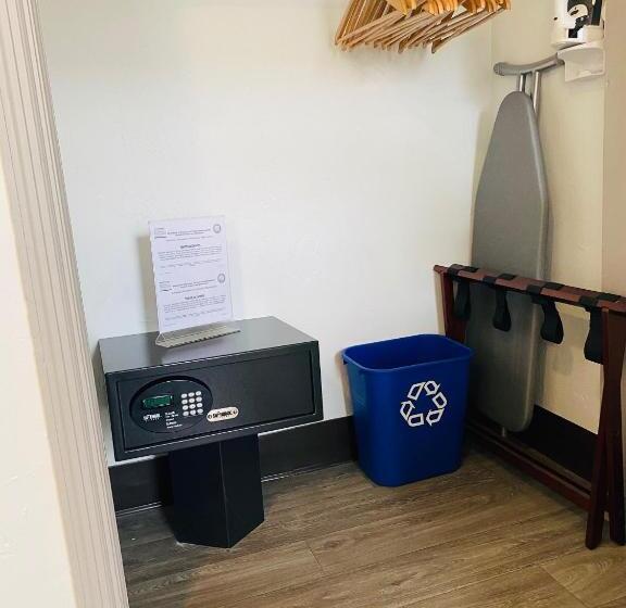 ガーデンビュースタンダードルーム, Rolo Beach