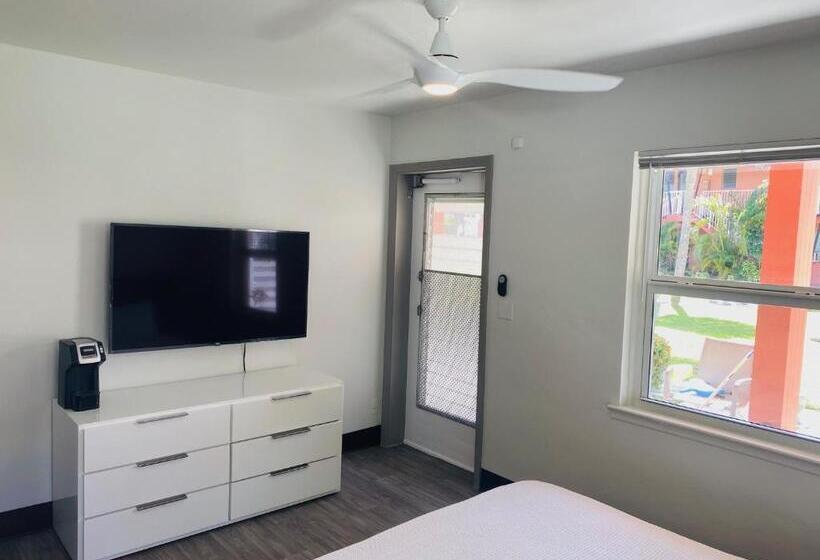 ガーデンビュースタンダードルーム, Rolo Beach