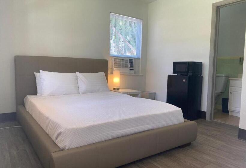 ガーデンビュースタンダードルーム, Rolo Beach