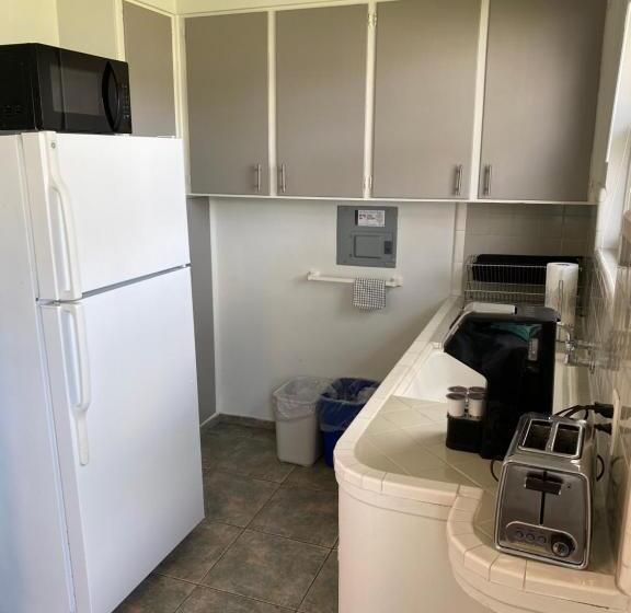 デラックスルーム, Rolo Beach