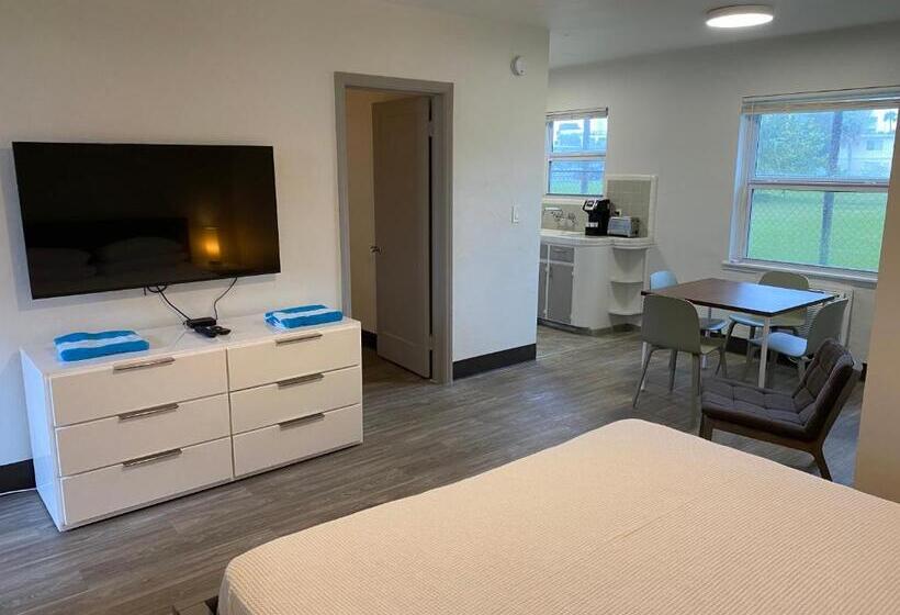 デラックスルーム, Rolo Beach