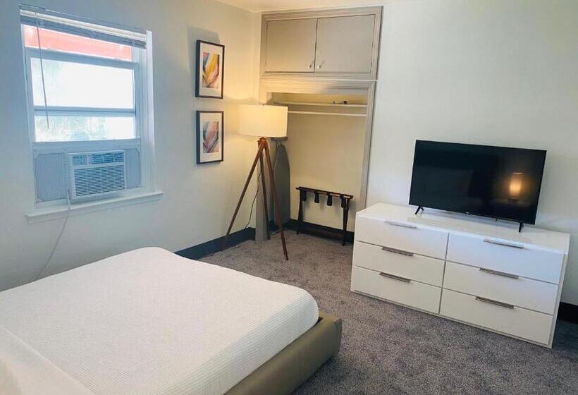 デラックスルーム, Rolo Beach