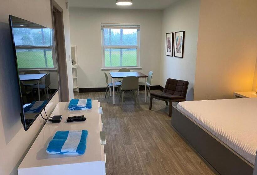 デラックスルーム, Rolo Beach