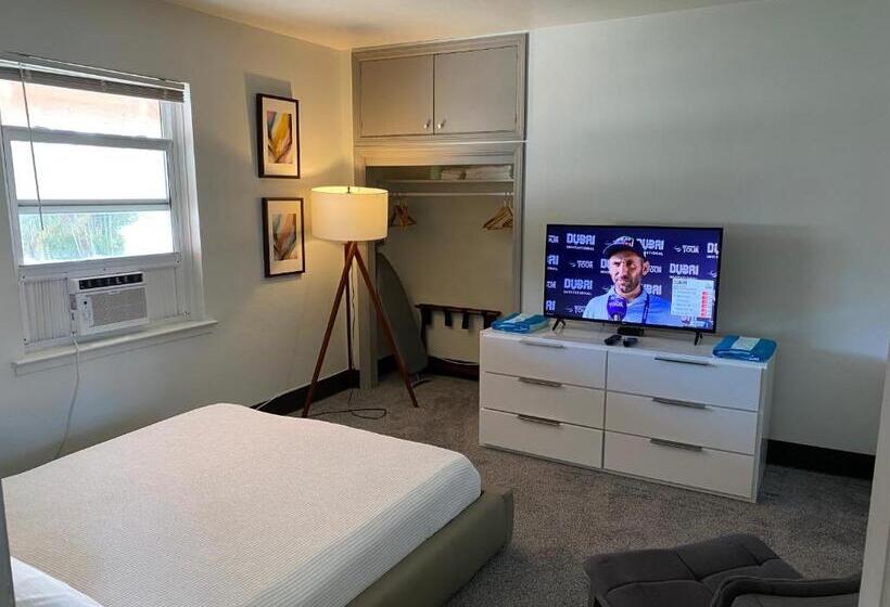 デラックスルーム, Rolo Beach