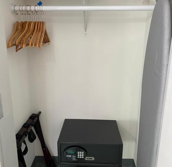 スタンダードスタジオ, Rolo Beach