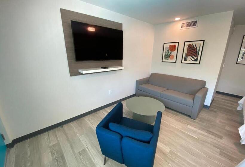 ジュニアスイート, Rolo Beach