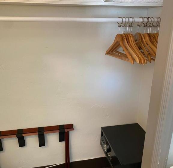 デラックスルーム, Rolo Beach