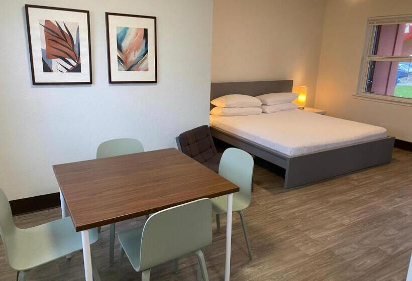 デラックスルーム, Rolo Beach