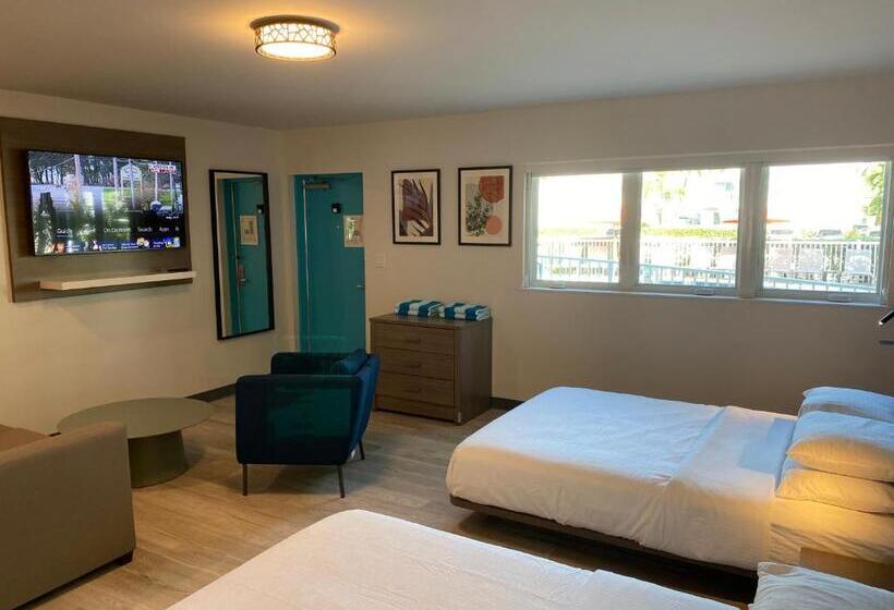 スタンダードスタジオ, Rolo Beach