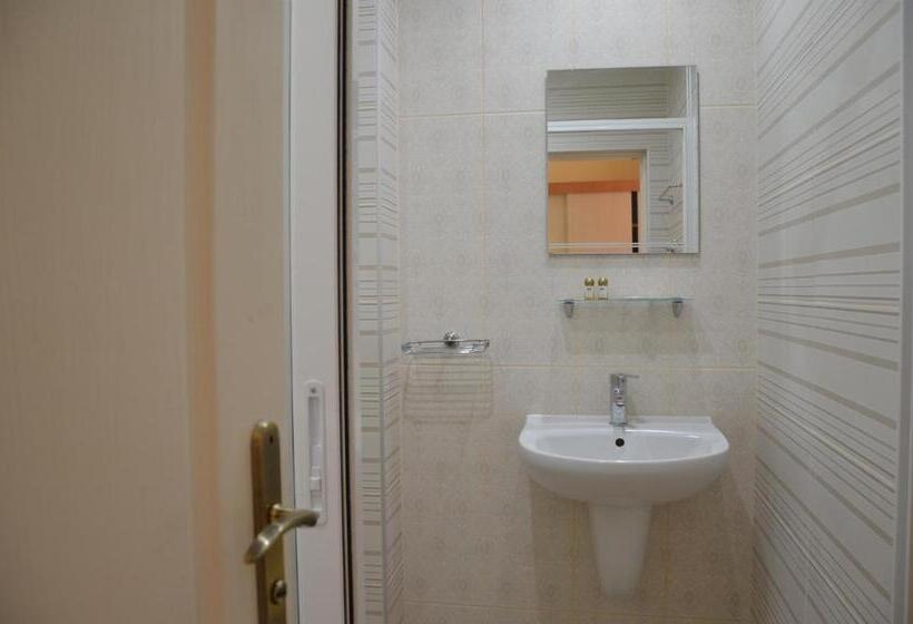 Трехместный Номер Стандарт с Балконом, Sania