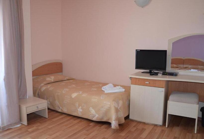 Трехместный Номер Стандарт с Балконом, Sania