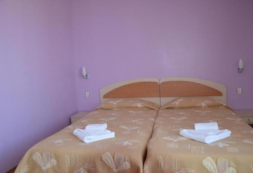 Трехместный Номер Стандарт с Балконом, Sania