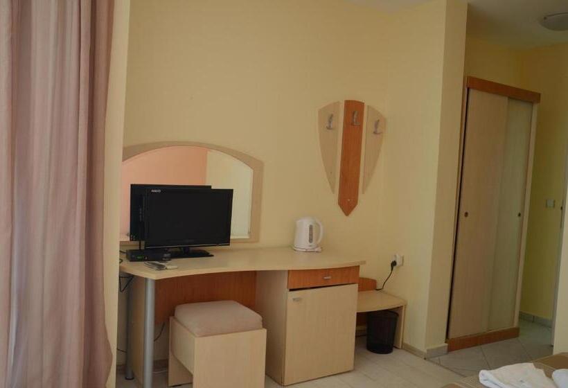 Трехместный Номер Стандарт с Балконом, Sania