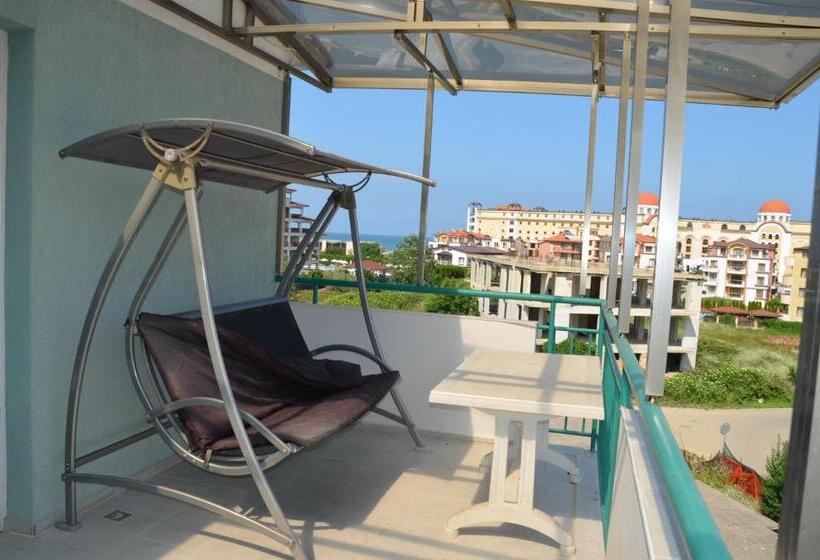 Семейный Номер, Sania