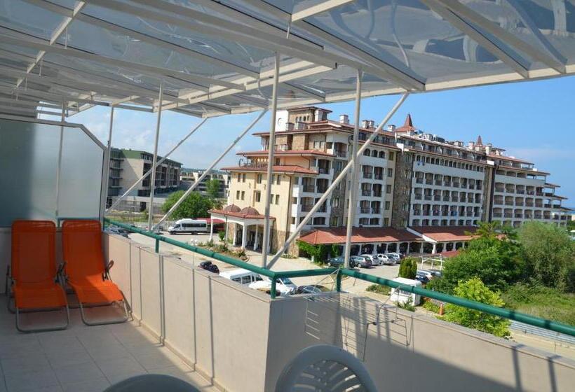 Номер Deluxe Вид на Море с Балконом, Sania