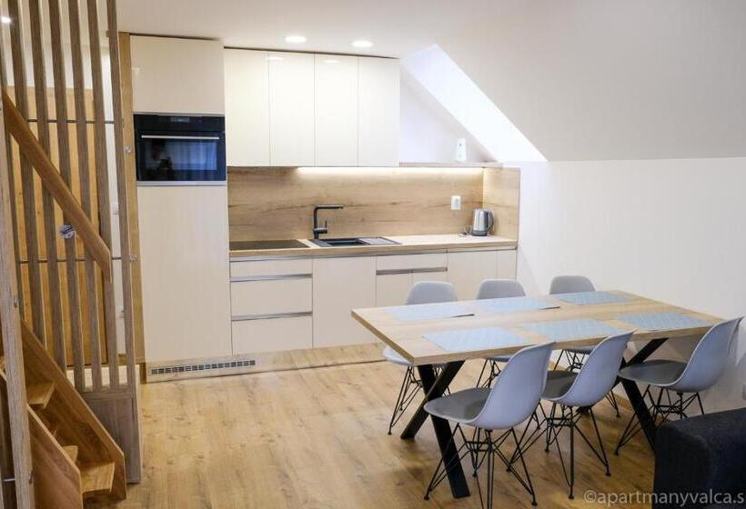 ドゥプレックスルーム, Apartmány Valča