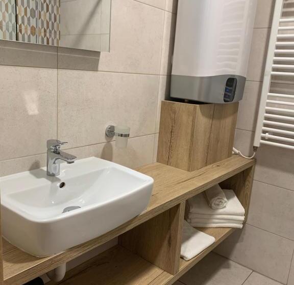 バルコニー付き１ベッドルームアパートメント, Apartmány Valča