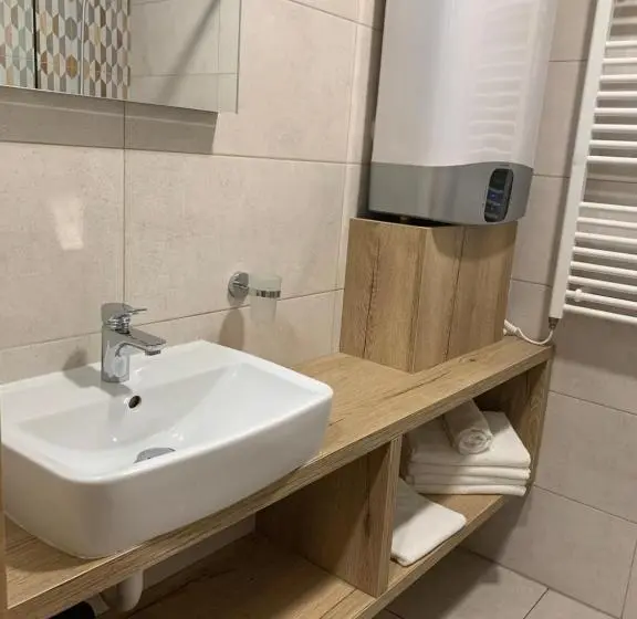 バルコニー付き１ベッドルームアパートメント, Apartmány Valča