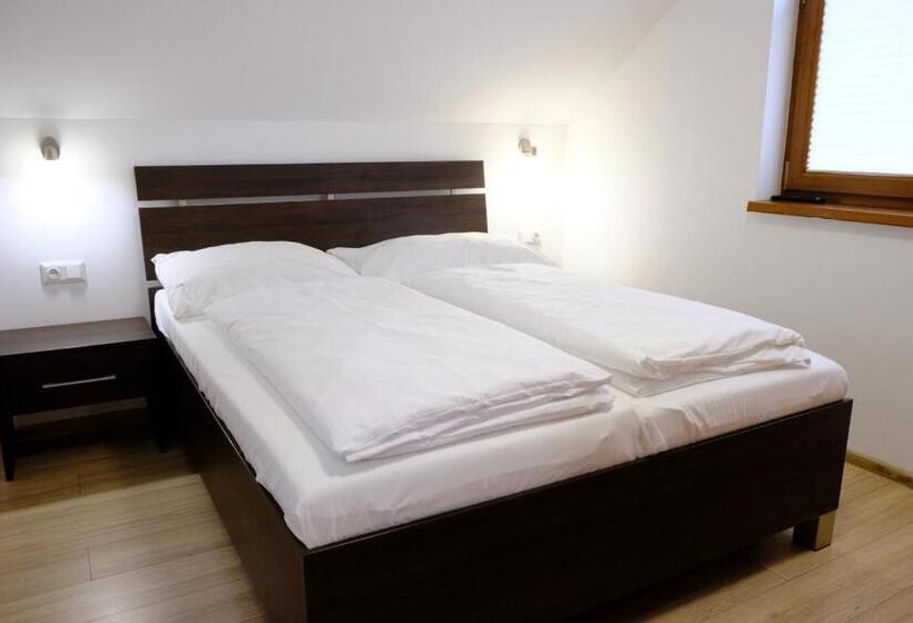 침실 2개 아파트, Apartmány Valča