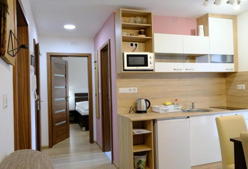 침실 2개 아파트, Apartmány Valča