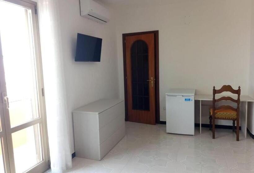 غرفة ديلوكس مطلّة علي البحر, Daniela B&b