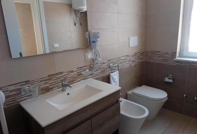 غرفة قياسية مزوَّدة بشُرفة, Daniela B&b