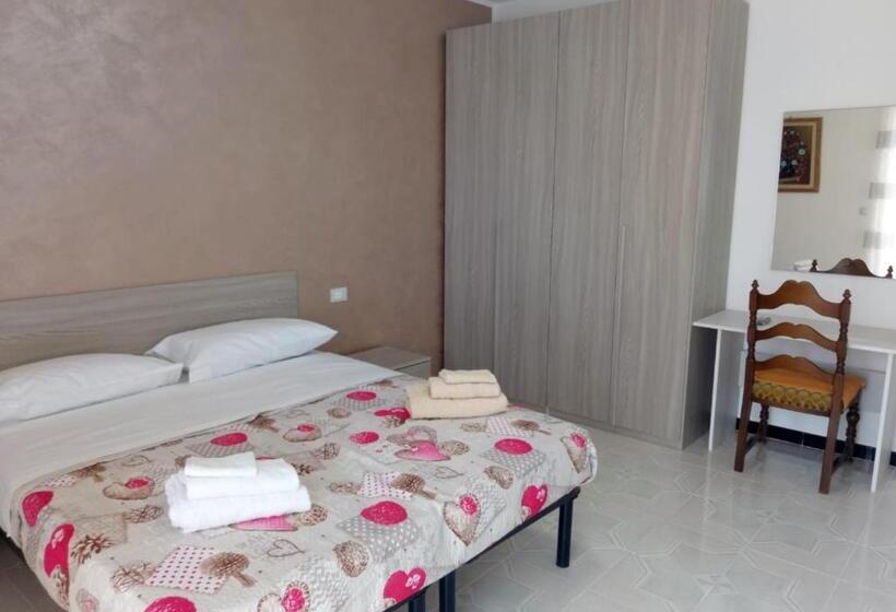 غرفة قياسية مزوَّدة بشُرفة, Daniela B&b