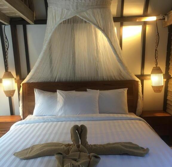 جناح جونيور مزوَّد بتراس, Coco Bale