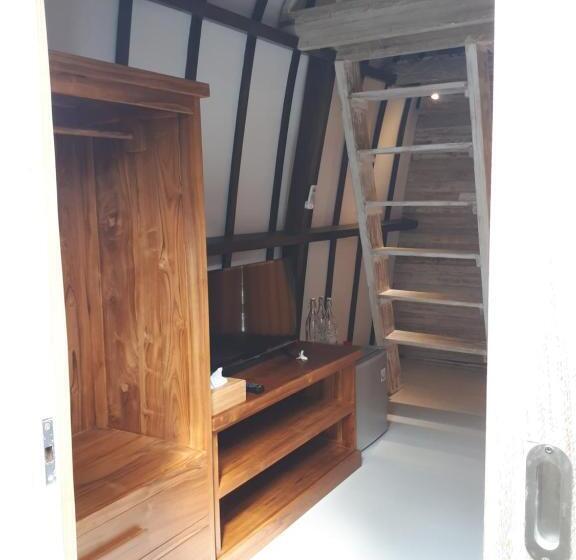 جناح جونيور مزوَّد بتراس, Coco Bale