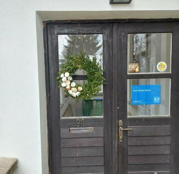 Апартаменты 2 Спальни, Stará škola Hedeč