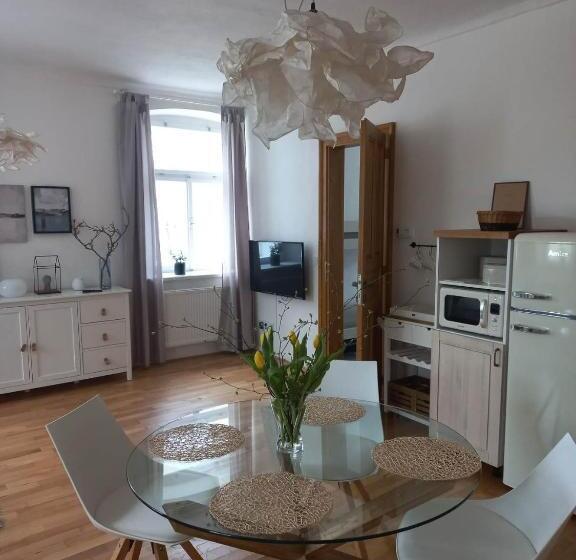 Апартаменты 1 Спальня, Stará škola Hedeč