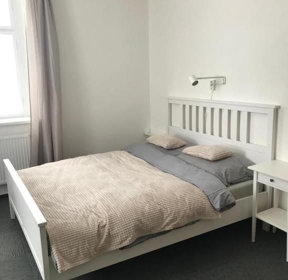 Апартаменты 2 Спальни, Stará škola Hedeč