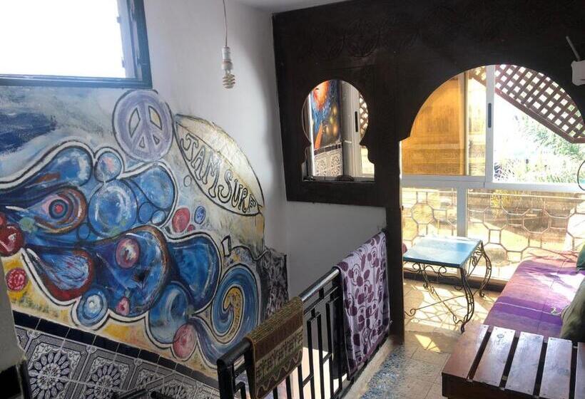 غرفة قياسية, Surf & Skate