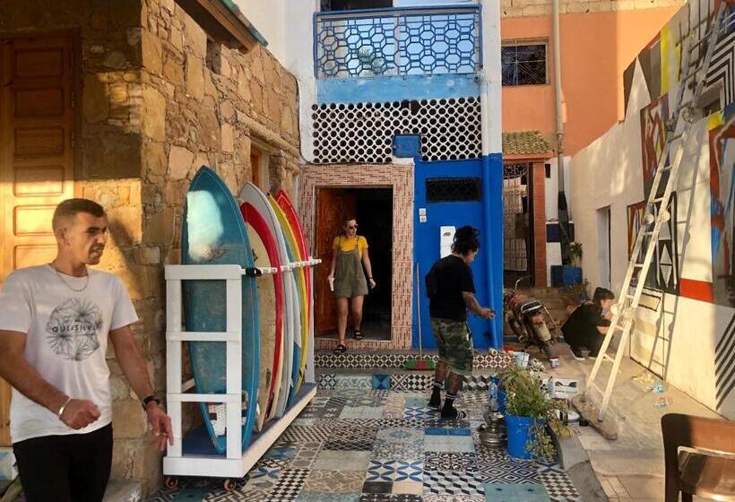 غرفة قياسية, Surf & Skate