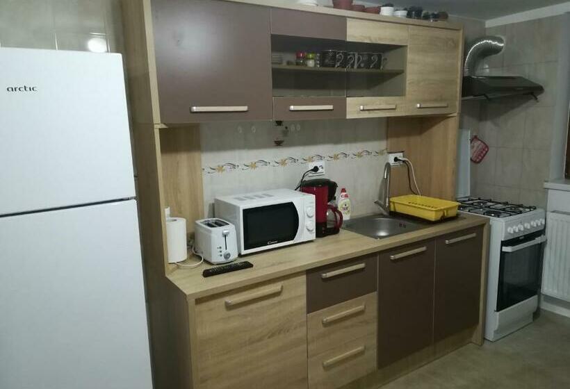 Quarto Estandar, De La Mare La Munte