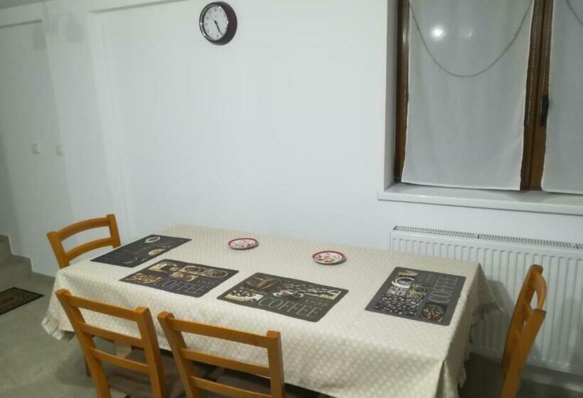 Quarto Estandar, De La Mare La Munte