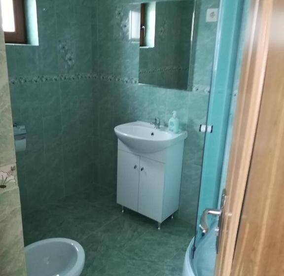 Quarto Estandar, De La Mare La Munte