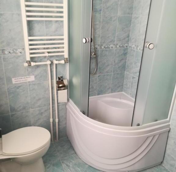 Quarto Familiar, De La Mare La Munte