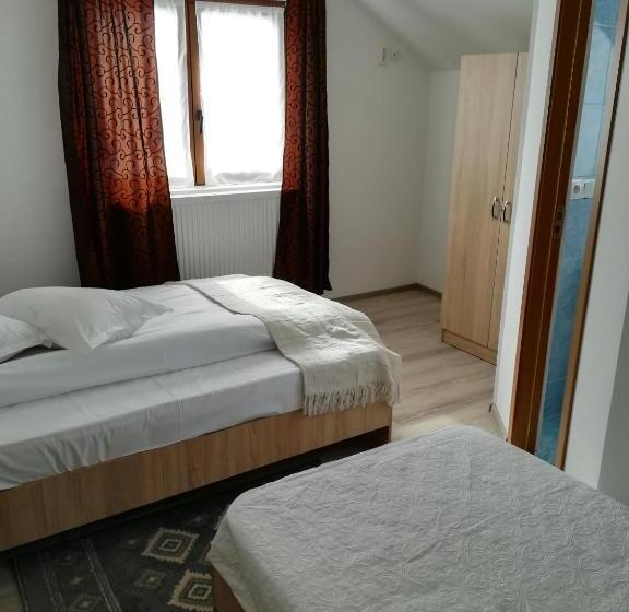 Quarto Familiar, De La Mare La Munte