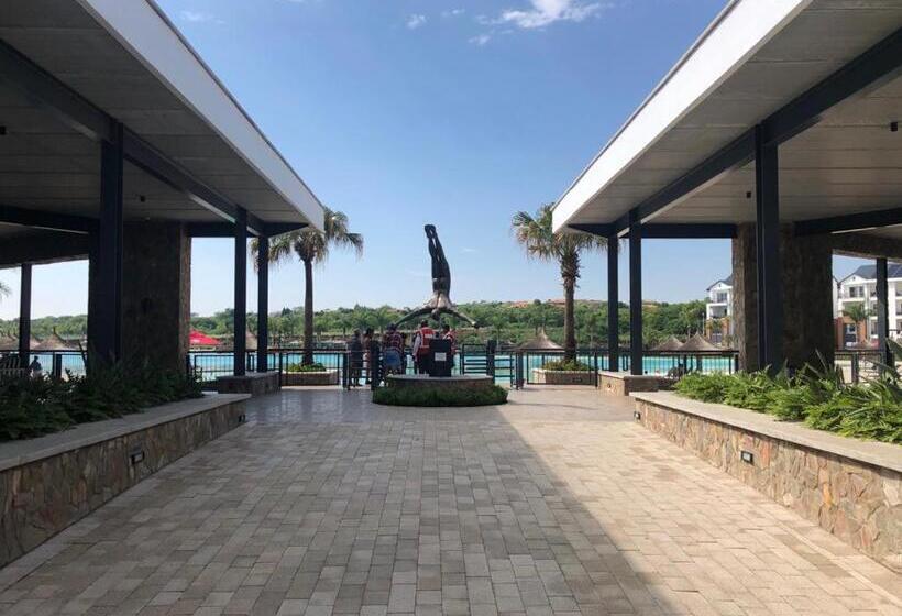 Апартаменты 2 Спальни, The Blyde Crystal Lagoon Riverwalk Estate