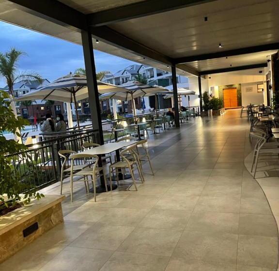 Апартаменты 2 Спальни, The Blyde Crystal Lagoon Riverwalk Estate