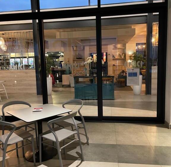 Апартаменты 2 Спальни, The Blyde Crystal Lagoon Riverwalk Estate