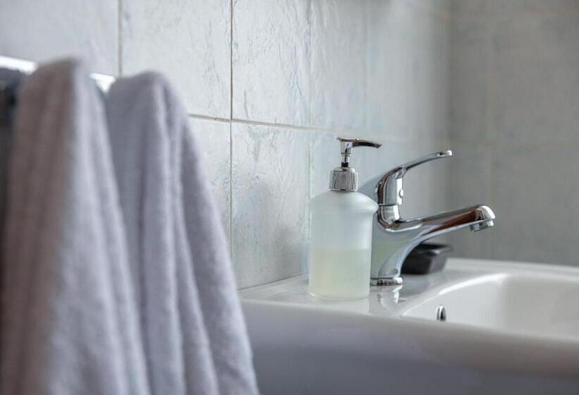 غرفة قياسية ثلاثية مزودة بشرفة, B&b Della Stazione