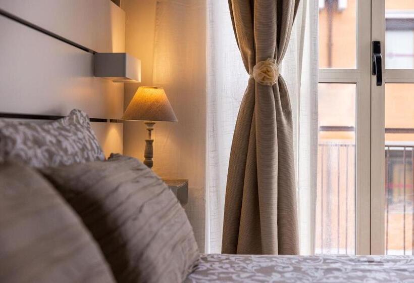 غرفة قياسية ثلاثية مزودة بشرفة, B&b Della Stazione