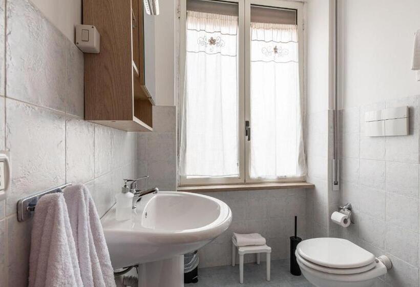 غرفة قياسية ثلاثية مزودة بشرفة, B&b Della Stazione