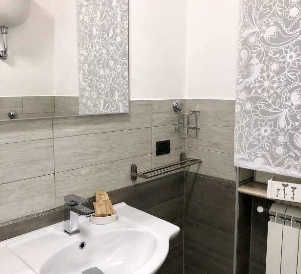 コンフォートトリプルルーム, B&b Le Due Rose