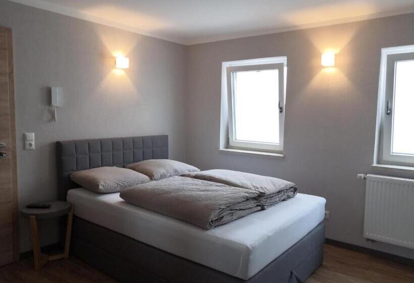 标准工作室, Motel Q Das Kleine Stadt