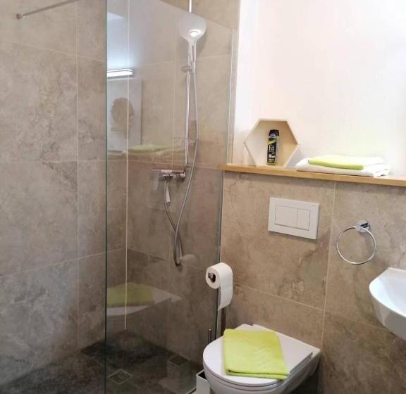 标准工作室, Motel Q Das Kleine Stadt